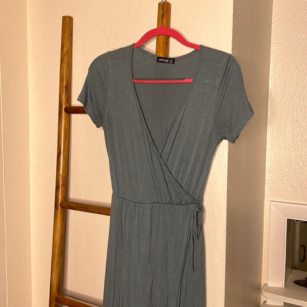 Green maxi dress! Super cute cut